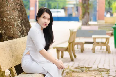 Nét đẹp áo dài áo dài trắng hoài cổ ghế đá [3SOTX4]