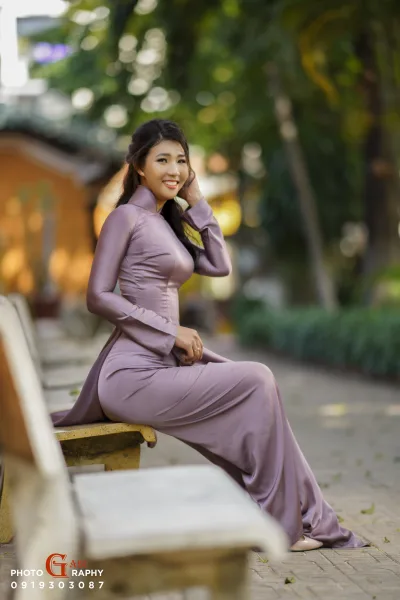 Loạt ảnh áo dài tím rạng rỡ ghế đá [OMQZQA]