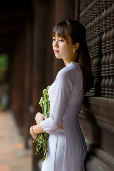 Áo dài trắng e ấp cổ kính [H66ZMK]
