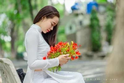 Áo dài trắng mong manh hoa phượng [UHAIQ2]