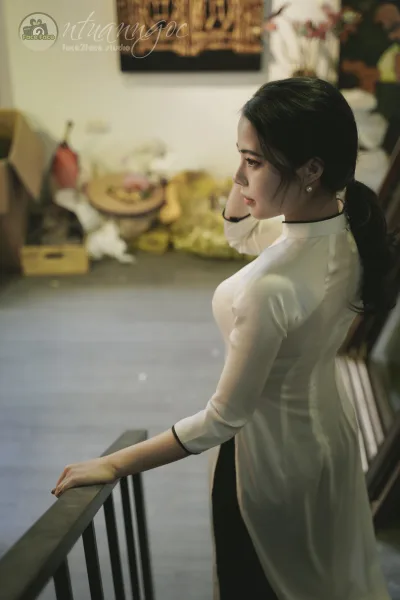Áo dài trắng cổ kính trang nhã [ILBEE1]