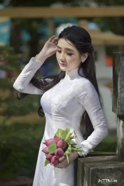Áo dài trắng tuyển chọn hoa sen [U86EFQ]