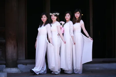 Áo dài trắng ảnh chị chị em em thanh xuân [ASY8CQ]
