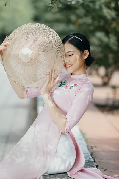 Áo dài trắng nữ nhân nón lá trang nhã [IVEO2G]