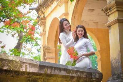 Rửa mắt với ảnh áo dài trắng nét Việt hoa phượng [RGPZH5]