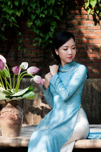 Bộ ảnh áo dài xanh nữ tính cổ kính [9RTZVF]