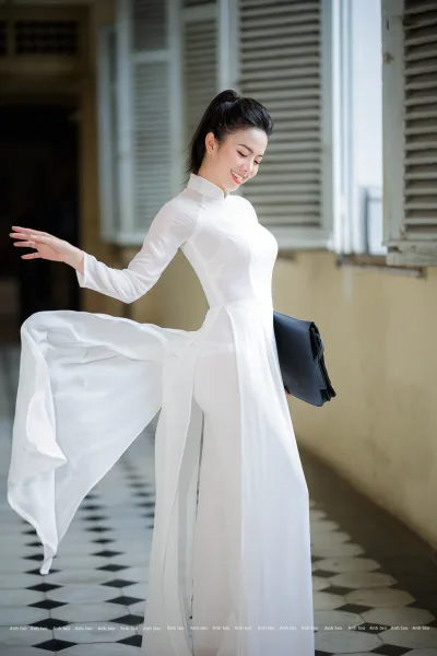 Áo dài trắng tà áo dài thướt tha [QEWX8T]