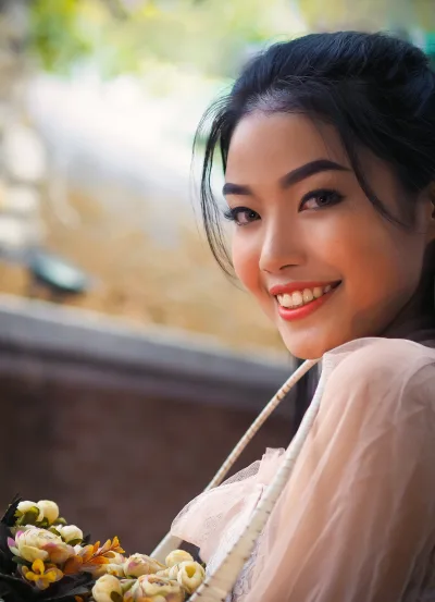 Áo dài trắng tự tin nền nã [RVVQ4B]