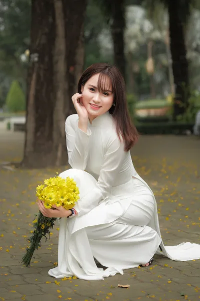 Áo dài trắng ảnh nền hoa duyên dáng [WC26SJ]