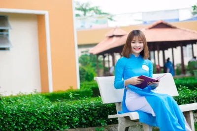 Áo dài xanh cặp táp nổi bật [LUURDU]