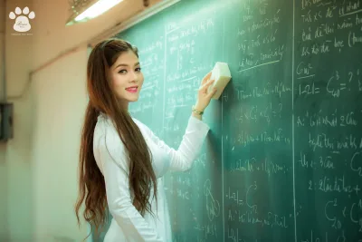 Áo dài trắng đậm chất Việt lớp học [GUYLBN]