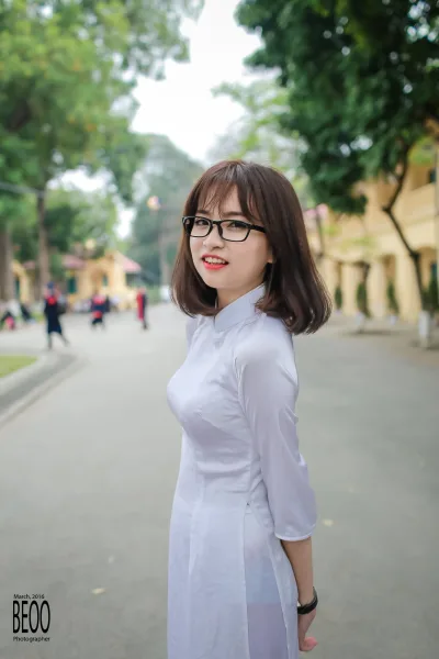Ấn tượng áo dài trắng sân trường [RKKLHU]