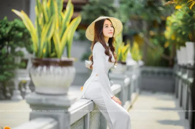 Áo dài trắng nón lá nền nã [NQL8BZ]