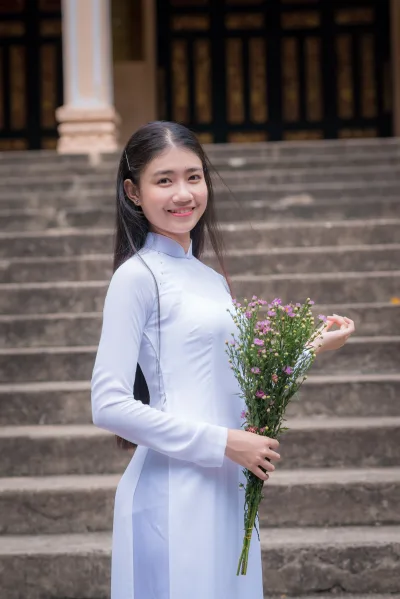 Áo dài trắng nữ sinh hiện đại [YUGQVI]