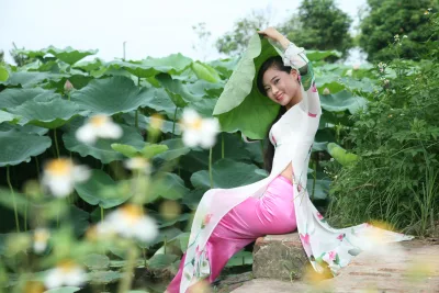 Áo dài trắng bộ sưu tập hoa sen nữ tính [N8MALJ]