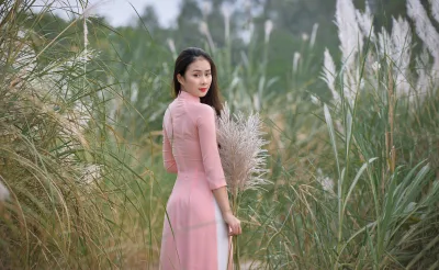 Áo dài hồng thiếu nữ thanh tao [LXEYWK]