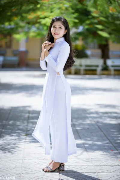 Mong manh áo dài trắng nữ sinh [O8TGKE]