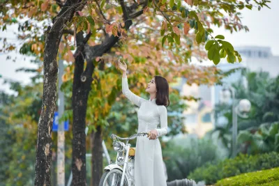 Khoảnh khắc áo dài trắng đằm thắm hoa [1ZJQSK]