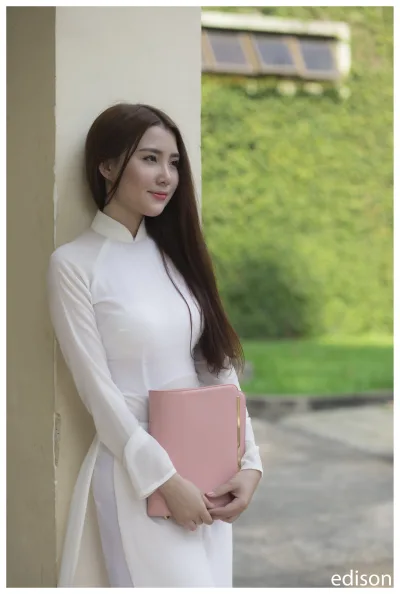 Áo dài trắng gái xinh đằm thắm [E4USXO]