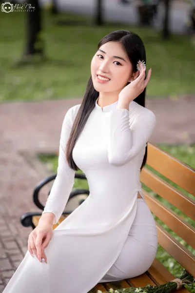 Áo dài trắng girl xinh ngồi dáng điệu đà thuần Việt [ZL3J3W]