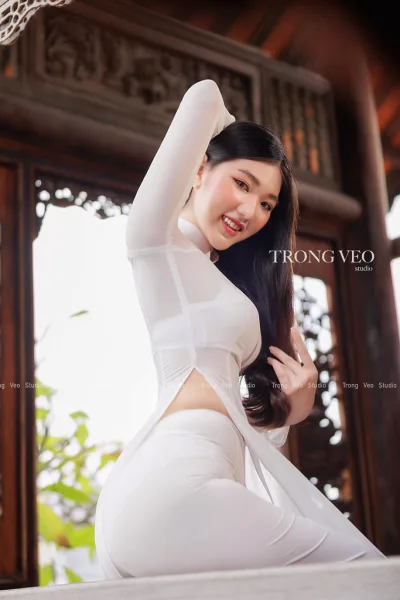 Áo dài trắng cách tân trong veo studio tuyển chọn [LNZSY5]