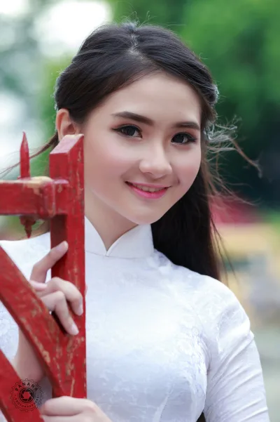 Tinh tế áo dài trắng lễ chùa [UDPCZT]