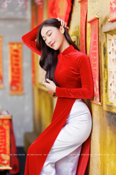 Áo dài trắng hút hồn phố ông đ? [HUIGQ9]