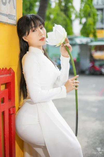 Áo dài trắng nữ nhân hoa sen đậm chất Việt [OOTANU]