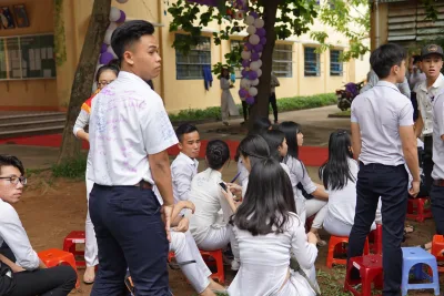 Áo dài trắng tinh tế sân trường [1HQDKC]