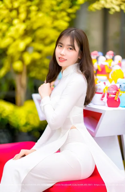 Mong manh áo dài trắng [5RQAL9]