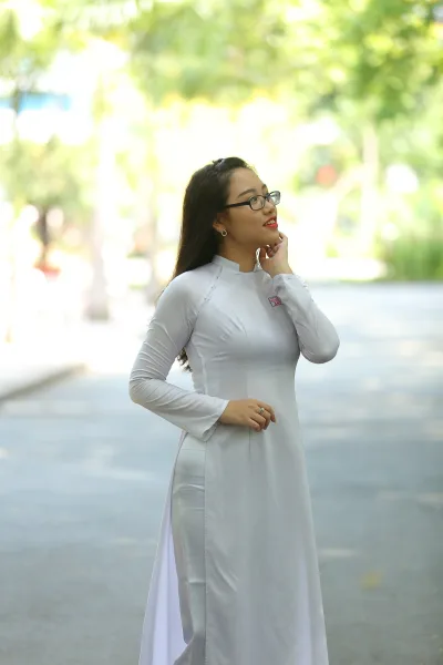 Rửa mắt với ảnh áo dài trắng hiện đại nữ sinh [6RQCEB]