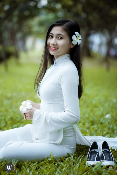Vẻ đẹp áo dài trắng hiện đại tinh khôi [4HWYDX]