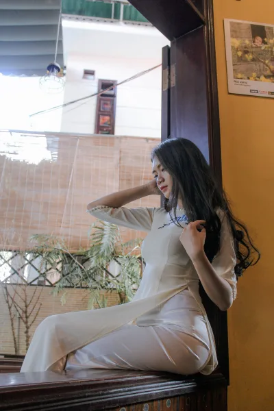 Áo dài trắng hình ảnh hoa mong manh [F4MB52]