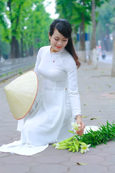 Mong manh áo dài trắng nón lá [U6SLIB]