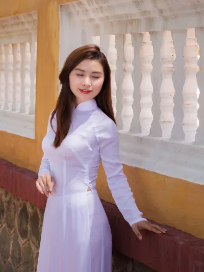 Nữ nhân áo dài trắng hoài cổ áo dài trắng [DBN45H]