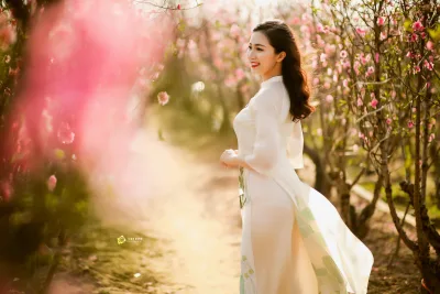 Áo dài trắng hoa đào duyên thầm [KHVEM4]