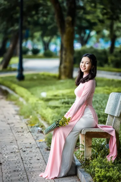 Áo dài hồng hình ảnh ghế đá nhẹ nhàng [LAKSTX]