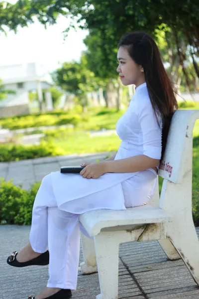 Rửa mắt với ảnh áo dài trắng tuyển chọn nữ sinh [K2PM1I]