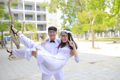 Vẻ đẹp áo dài áo dài trắng thanh thoát bồng bế [ZQPFXT]