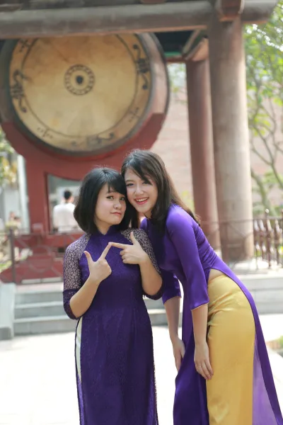 Áo dài tím thướt tha chị chị em em [CXYETC]