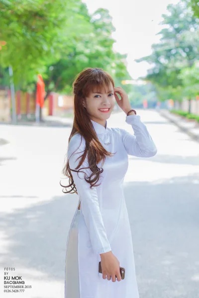 Áo dài trắng tinh khôi mộc mạc [OQMFFQ]