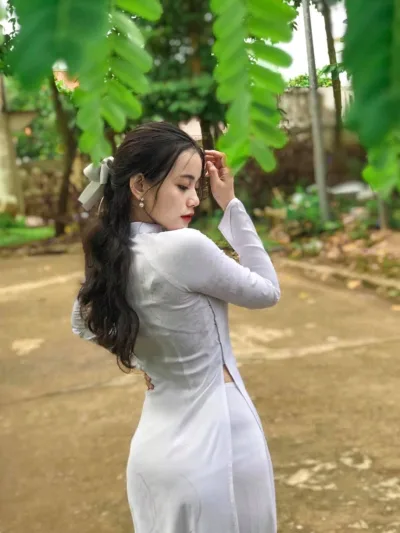 Thanh thoát áo dài trắng [1WUITF]