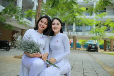 Dịu dàng áo dài trắng sân trường [4SVRRY]