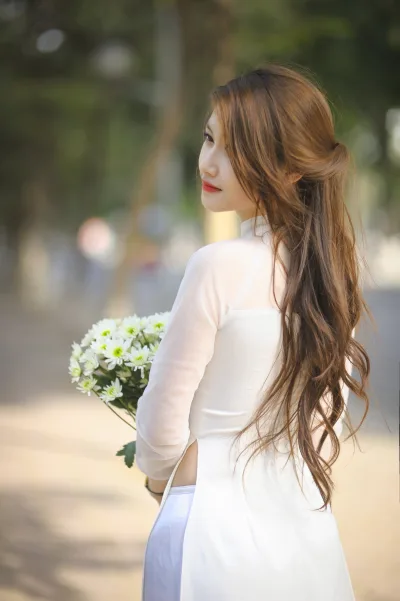 Cuốn hút áo dài trắng hoa [DBHWCU]