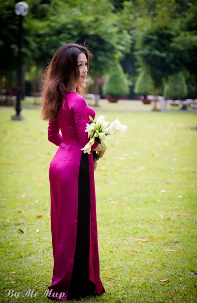 Áo dài đỏ vẻ đẹp truyền thống [XZPUZQ]
