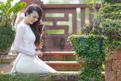 Hình nền áo dài trắng nhẹ nhàng ngồi dáng điệu đà [AAZLAX]