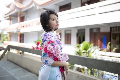 Nữ nhân áo dài họa tiết hoài cổ hoa [ANQMXY]