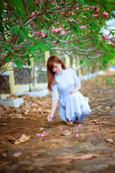 Áo dài trắng hoa ấn tượng [REHBF6]
