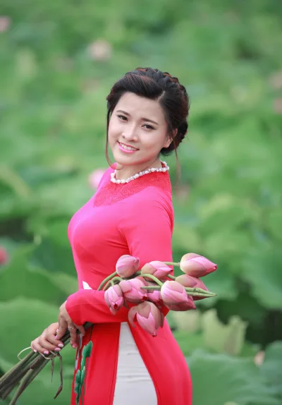 Áo dài trắng hoa sen tinh tế [UEZWAN]