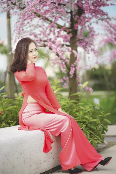 Người đẹp áo dài đỏ nữ tính [BRQ7RK]
